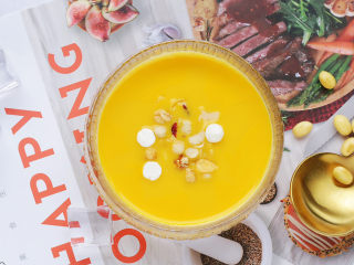 8、胡萝卜枸杞豆浆,成品图。