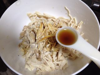 5、简版鸡丝凉面,米醋