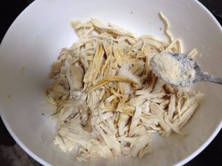 6、简版鸡丝凉面,鸡粉