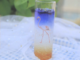10、星空雪燕杯「厨娘物语」,一杯高颜值的星空雪燕杯就做好啦,开喝吧~。