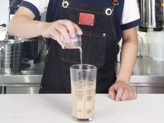 5、奶茶控们的福音，让你的奶茶肚换个口味,加入竹蔗冰糖糖浆