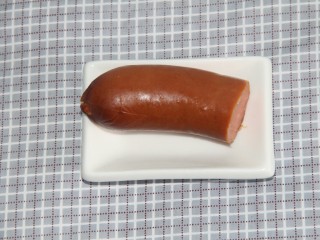 3、煎蛋炒方便面,香肠,任何香肠都可以,随你喜欢