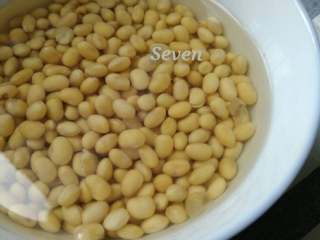 1、油茶,黄豆洗干净,用温水泡上一晚