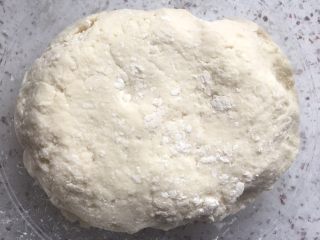 4、春饼,放至不烫手时，揉成面团