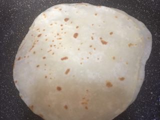 14、春饼,烙至微黄，中间鼓起即可