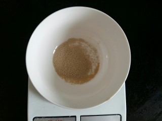3、玉米面发糕,酵母2g-3g都可以。