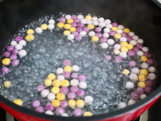 5、咖啡奶冻,煮至浮在水面