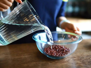 1、抹茶红豆蛋糕卷＆抹茶鸡尾酒,抹茶红豆卷：将红豆清水浸泡隔夜