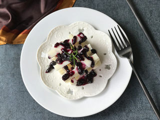 11、蓝莓山药,一道漂亮又美味的餐后甜点就完成了