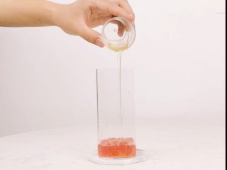 3、网红银河系冰茶，酷夏ING,倒入果糖