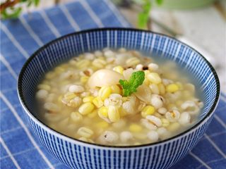 11、绿豆薏仁糖水,盛出，品尝；