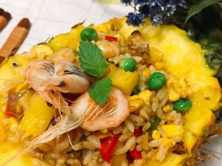 10、海鲜菠萝饭,喜欢这几张图