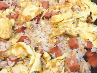 12、香肠炒饭,翻炒1分钟