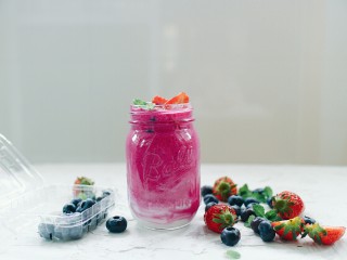 13、火龙果奶昔,这个是修了图之后的颜色，哈哈！