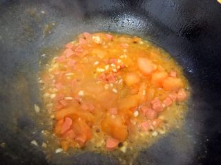 13、蒜香番茄鸡蛋泡炒饭,翻炒均匀