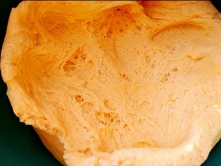 6、花样馒头~小蜗牛馒头,放温暖处醒，发半个小时左右，里面呈蜂窝状就发成功