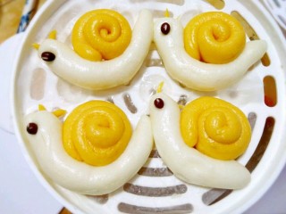 16、花样馒头~小蜗牛馒头,然后大火蒸至十分钟，关火闷两分钟，即可开盖