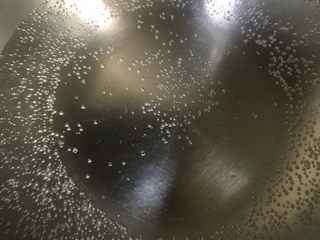 3、西红柿鸡蛋面,锅中放水烧开