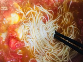 19、西红柿鸡蛋面,拌匀后即可出锅