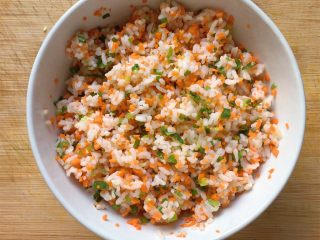 7、香煎米饼～,搅拌均匀