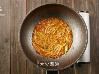 13、泡面已经过时了,方便面炒着吃才够味 ,大火煮沸