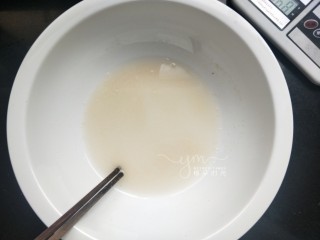 1、发面千层饼,水，糖，酵母，混合