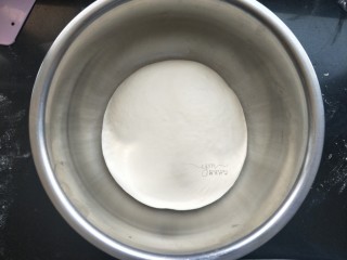 5、发面千层饼,面发至两倍大