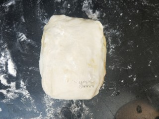 12、发面千层饼,最后包好成这样子