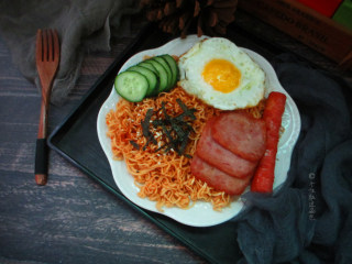 10、十味 餐蛋面,有时候晚上不想做饭不想出门，又不想等外卖，一袋方便面就能轻松解决。