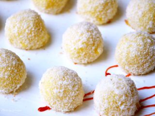 13、椰蓉芝士土豆球,200度烤15分钟后取出装盘。