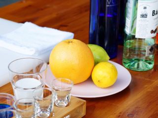 2、夏日红柚季！比基尼少女的鸡尾酒,食材准备-选择较大的红西柚