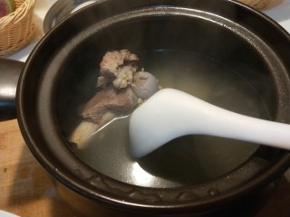 14、新文美食 骨汤三鲜馅混沌,提前熬一锅大骨汤,要开锅的汤。