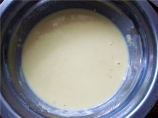 6、胡萝卜鸡蛋饼,直至面糊变成非常顺滑的状态