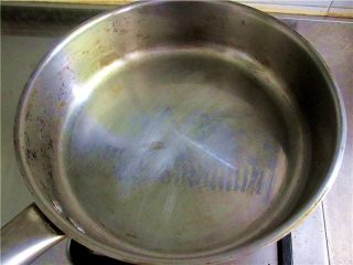 8、胡萝卜鸡蛋饼,平底锅加热