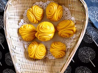 22、南瓜花卷,南瓜花卷出锅了