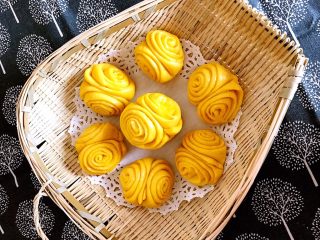 23、南瓜花卷,香甜软糯,漂亮又好吃!