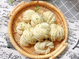 24、全麦香葱花卷,出锅了，香香哒