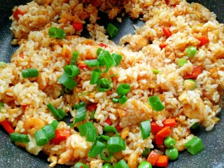 13、虾仁炒饭,翻炒均匀放葱花