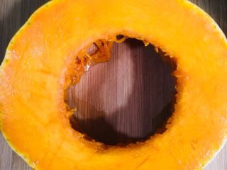 2、南瓜饭,南瓜洗净去籽