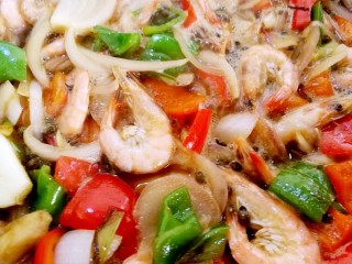 11、啤酒虾,开大火翻炒收汁