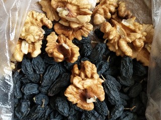 6、菠萝饭,干果备好弄碎