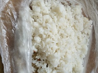 10、菠萝饭,米饭蒸好的一碗