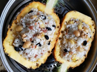 14、菠萝饭,放入蒸笼大火蒸10份钟