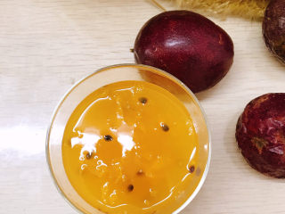 9、百香果蜜糖水,让蜜糖完全融化