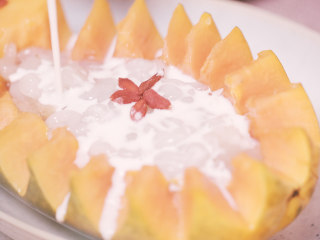 5、木瓜雪蛤膏,取出，倒入牛奶食用