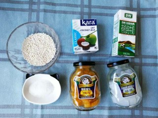 1、手煮奶茶西米露,这是所有的食材。