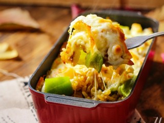 10、什锦咖喱焗饭,什锦咖喱焗饭。你也来试试吧！