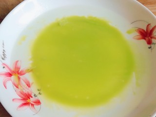 10、翡翠凉皮（不用洗面的凉皮）,倒入凉水冰一下方便取出，也更筋道