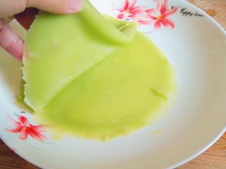12、翡翠凉皮（不用洗面的凉皮）,两层中间涂一层油，防止粘在一起