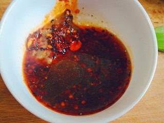 16、翡翠凉皮（不用洗面的凉皮）,根据自己喜欢的口味调一个酱汁